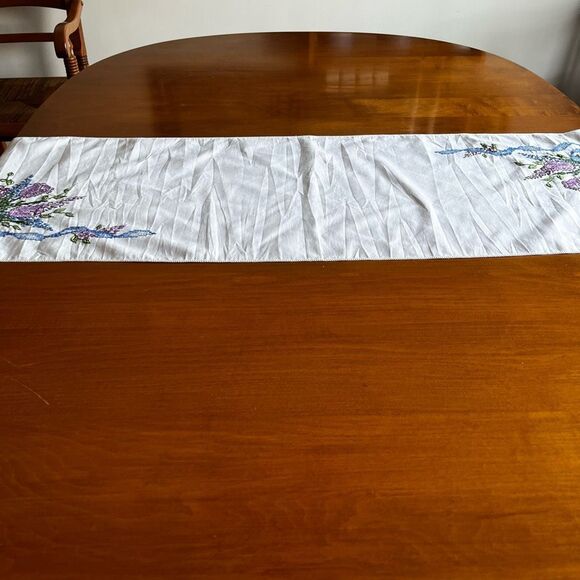 Vintage Hand Embroidered Table Runner Purple & Blueโ Floral Bouquet with Ribbon - Picture 7 of 8